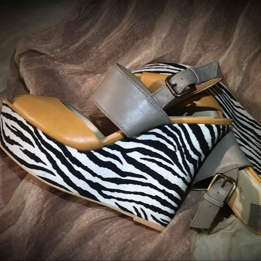 🎁✈️😊Mustard, Taupe, & Zebra, Wedge Sandals, by Nine West, NWOT